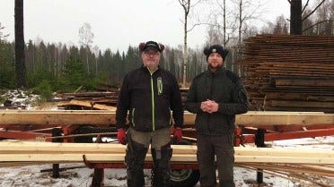 Swedish Homestead: Hur man använder ett Wood-Mizer-sågverk utomhus på vintern 